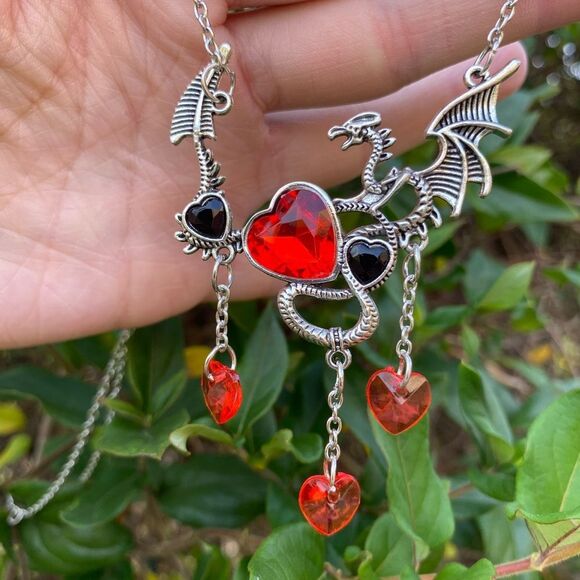 Gothic Renaissance Dragon Heart Pendant Necklace Red & Black Silver Tone - Picture 1 of 5